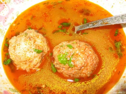 Bozbashi: mildly spicy tomato and herb broth with meatballs made with lamb or beef, rice, and onion. 